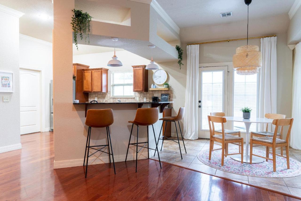 Spacious Cottage Getaway - Royal Beds, Fireplace Fayetteville Esterno foto
