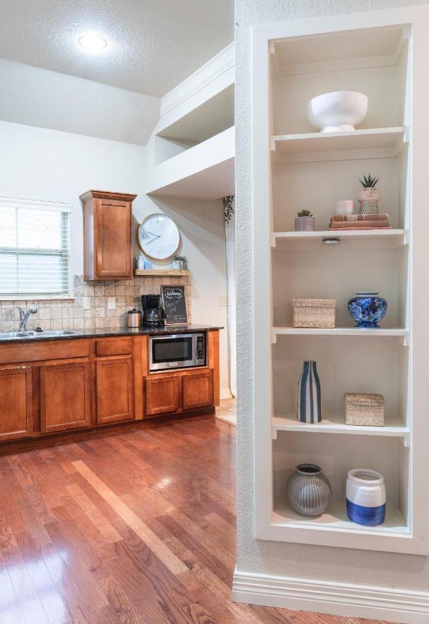 Spacious Cottage Getaway - Royal Beds, Fireplace Fayetteville Esterno foto