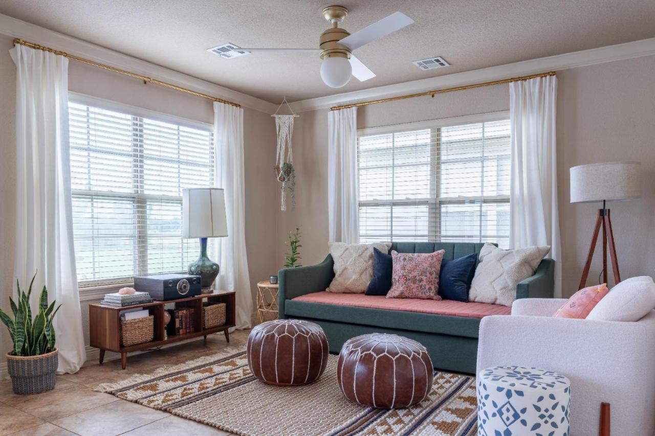 Spacious Cottage Getaway - Royal Beds, Fireplace Fayetteville Esterno foto