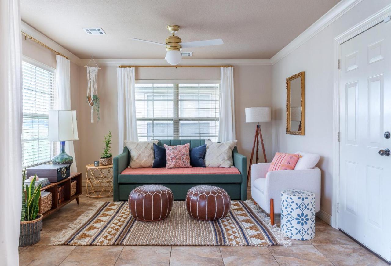 Spacious Cottage Getaway - Royal Beds, Fireplace Fayetteville Esterno foto