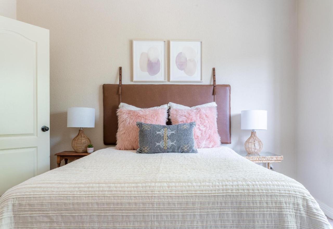 Spacious Cottage Getaway - Royal Beds, Fireplace Fayetteville Esterno foto
