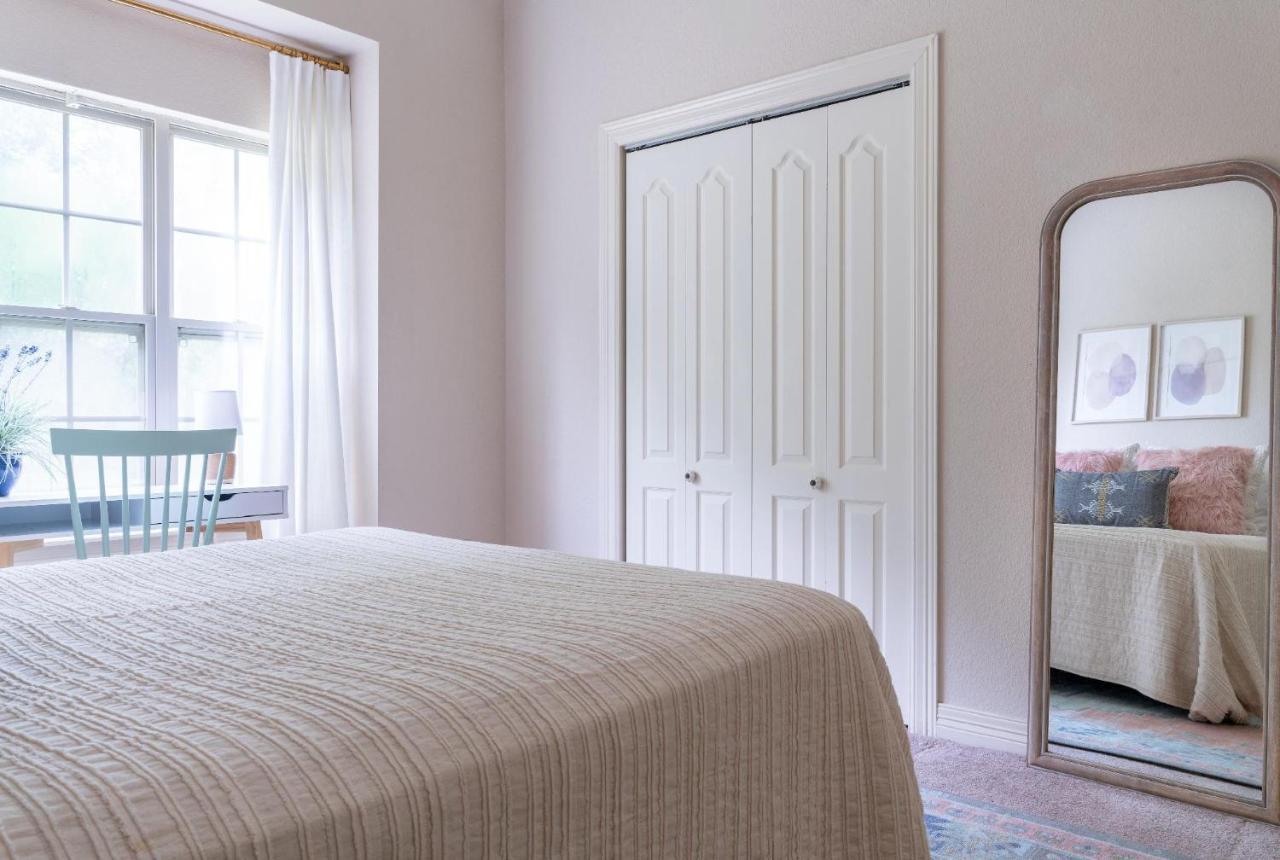 Spacious Cottage Getaway - Royal Beds, Fireplace Fayetteville Esterno foto