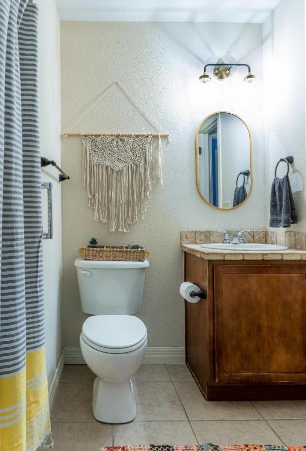 Spacious Cottage Getaway - Royal Beds, Fireplace Fayetteville Esterno foto